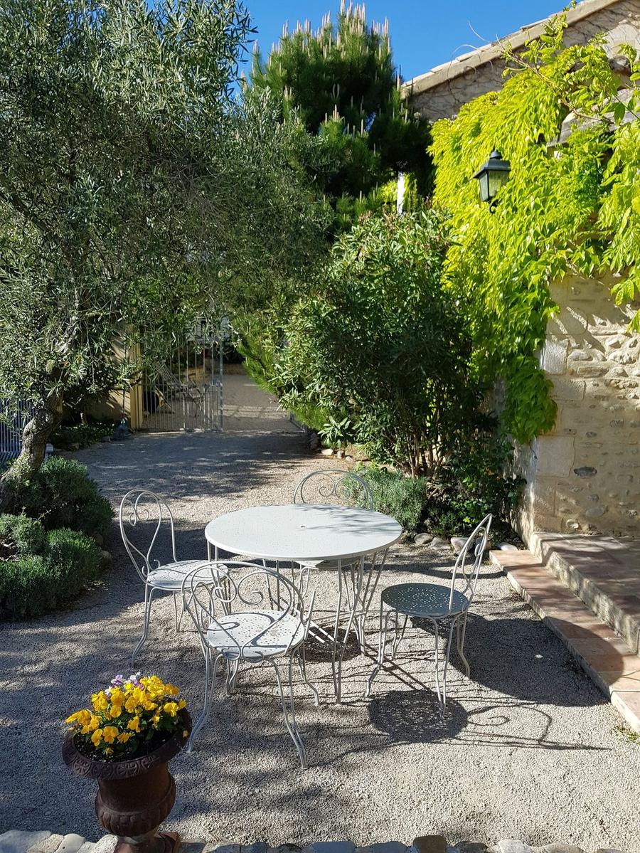 La cour intérieure et son coin pétanque